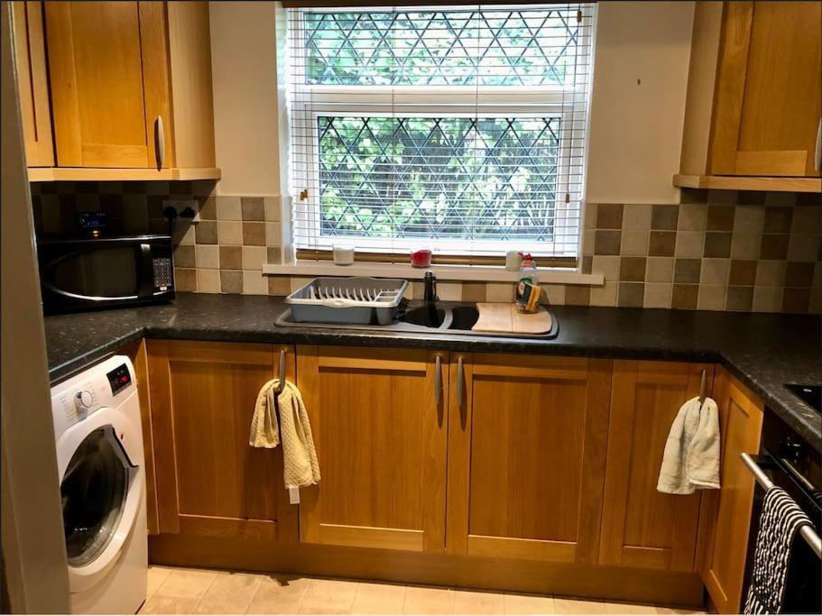 Lovely One-Bed Condo With Free Parking On Premises Sunderland  Exterior foto